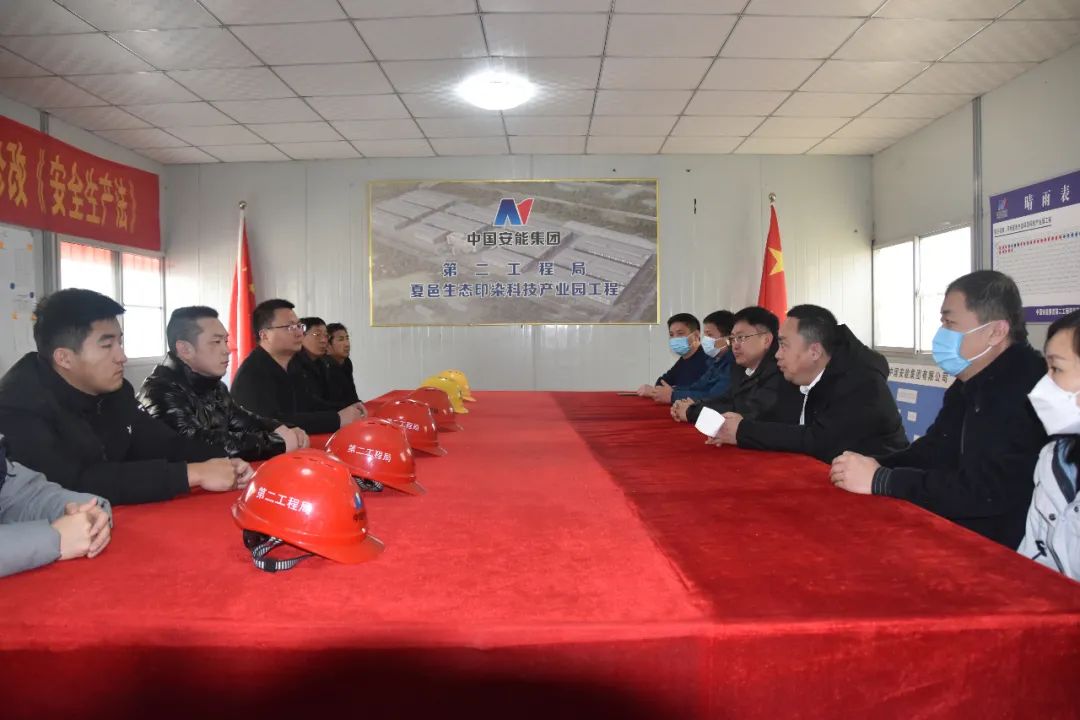 公司领导春节慰问项目现场值班人员(图3) 图片